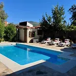 La Casita De La Aduana * Candeleda